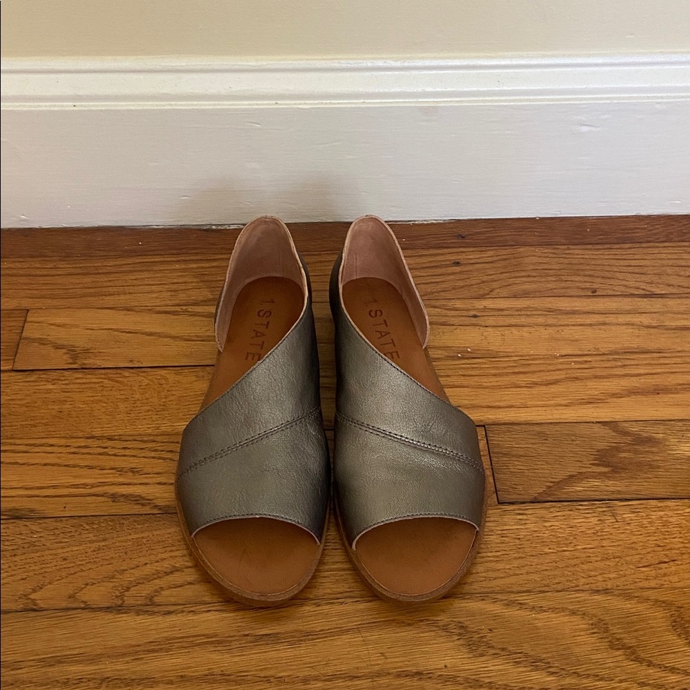 NWOB Pewter Gray Leather Sandal - Picture 2 of 4